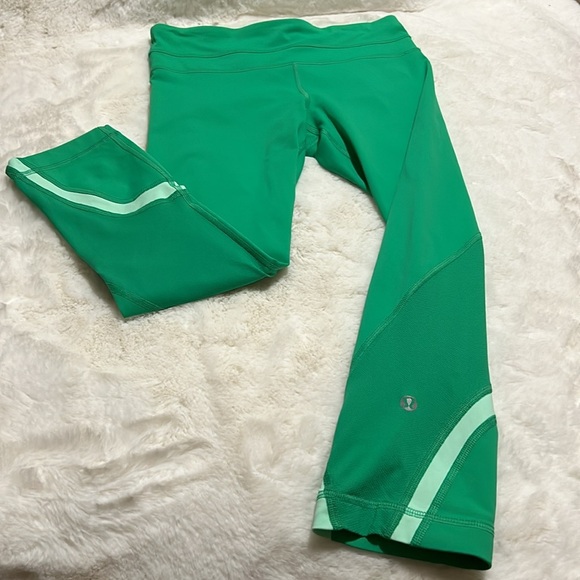 Lululemon Cropped Legging - Picture 2 of 11